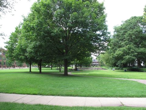 Tiny photo for 911 Maple Avenue #2N, Evanston, IL 60202 (MLS # 12627457)