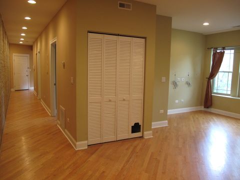 Tiny photo for 911 Maple Avenue #2N, Evanston, IL 60202 (MLS # 12627457)