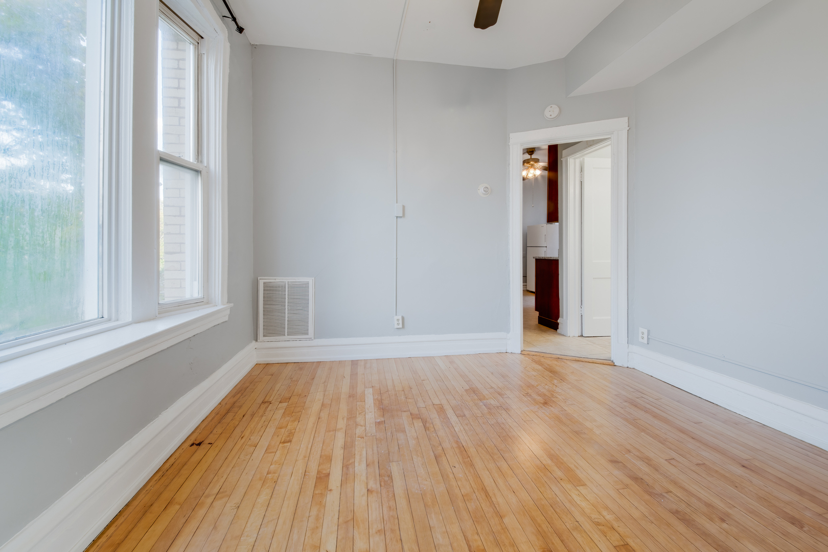 2511 W Le Moyne Street 3