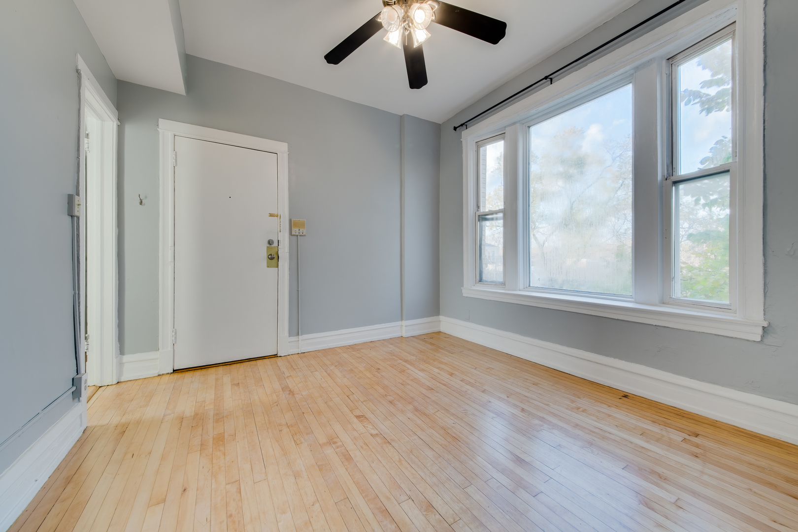 2511 W Le Moyne Street 3