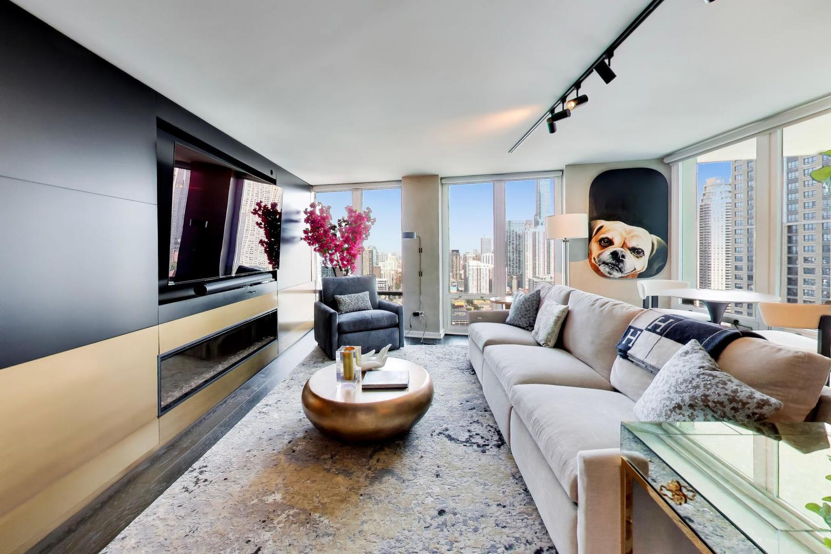 345 N LaSalle Drive 3502