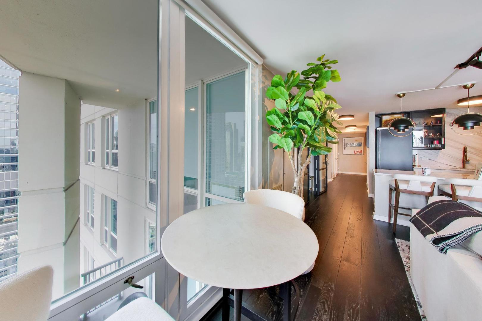 345 N LaSalle Drive 3502