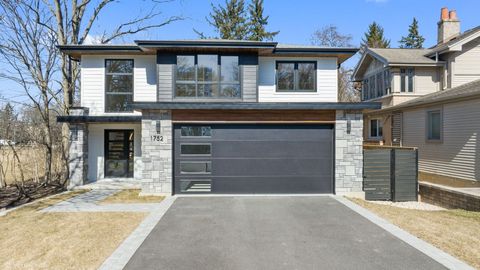 Photo of 1752 MacLean Court, Glenview, IL 60025 (MLS # 12571929)