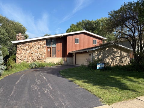 Photo of 1919 N Chestnut Avenue, Arlington Heights, IL 60004 (MLS # 12751855)