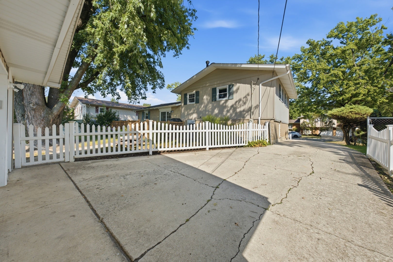 15124 Hillside Avenue