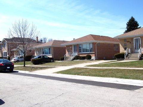 A home in NORRIDGE