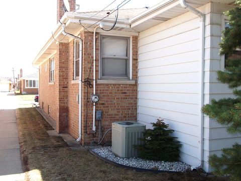 A home in NORRIDGE