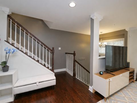 Tiny photo for 1615 Fox Run Drive, Arlington Heights, IL 60004 (MLS # 12674074)