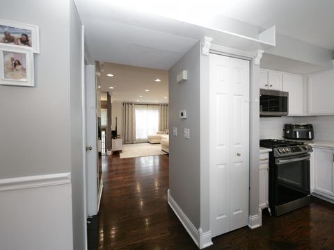 Tiny photo for 1615 Fox Run Drive, Arlington Heights, IL 60004 (MLS # 12674074)