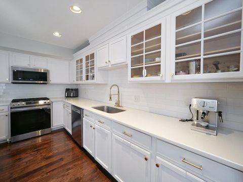 Tiny photo for 1615 Fox Run Drive, Arlington Heights, IL 60004 (MLS # 12674074)