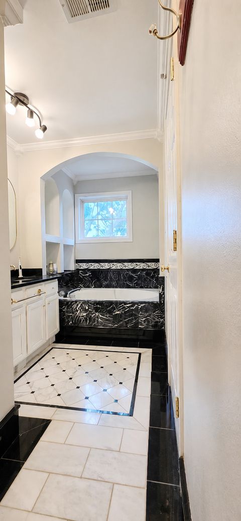 Tiny photo for 1615 Fox Run Drive, Arlington Heights, IL 60004 (MLS # 12674074)