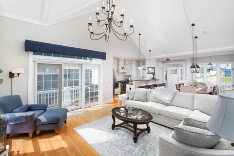 Tiny photo for 5 Windward Way, Ottawa, IL 61350 (MLS # 12459341)