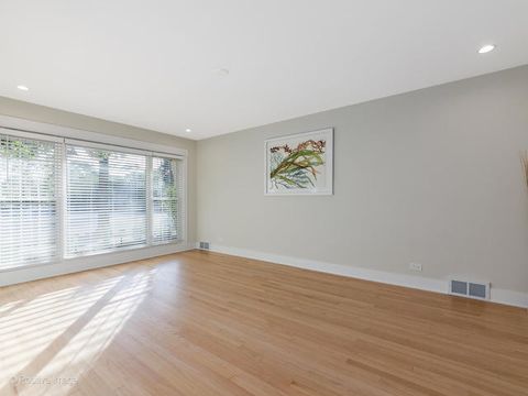 Tiny photo for 6207 N Hiawatha Avenue, Chicago, IL 60646 (MLS # 12529359)