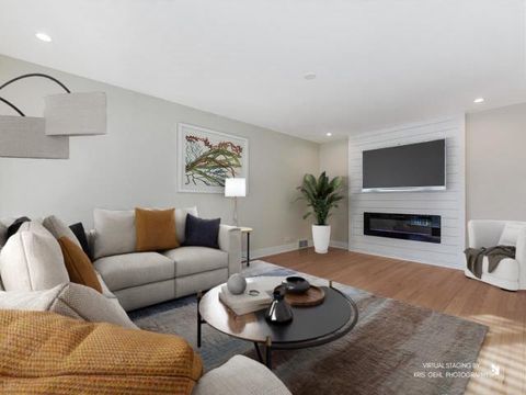 Tiny photo for 6207 N Hiawatha Avenue, Chicago, IL 60646 (MLS # 12529359)