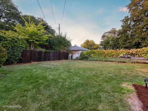 Tiny photo for 6207 N Hiawatha Avenue, Chicago, IL 60646 (MLS # 12529359)