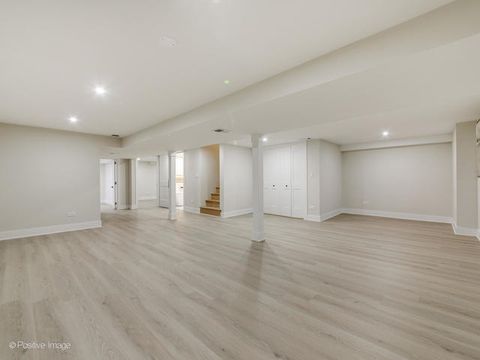 Tiny photo for 6207 N Hiawatha Avenue, Chicago, IL 60646 (MLS # 12529359)