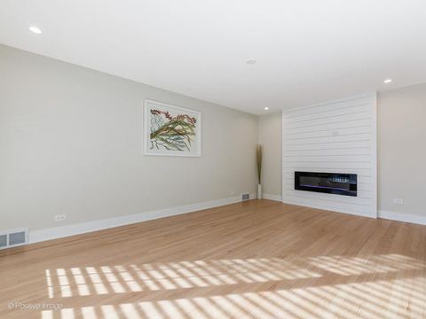 Tiny photo for 6207 N Hiawatha Avenue, Chicago, IL 60646 (MLS # 12529359)