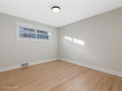 Tiny photo for 6207 N Hiawatha Avenue, Chicago, IL 60646 (MLS # 12529359)