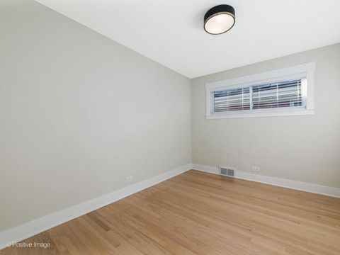 Tiny photo for 6207 N Hiawatha Avenue, Chicago, IL 60646 (MLS # 12529359)