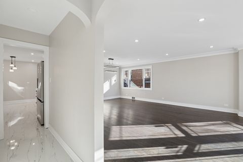 Tiny photo for 5547 N California Avenue, Chicago, IL 60625 (MLS # 12585187)