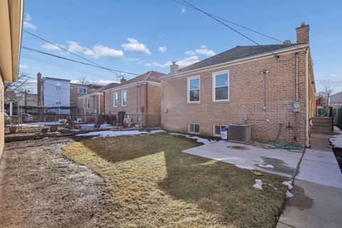 Tiny photo for 5547 N California Avenue, Chicago, IL 60625 (MLS # 12585187)