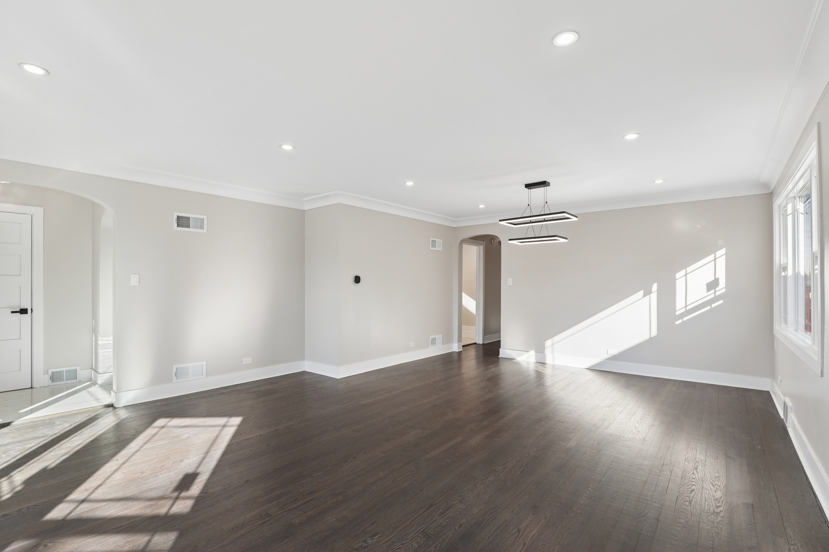 5547 N California Avenue