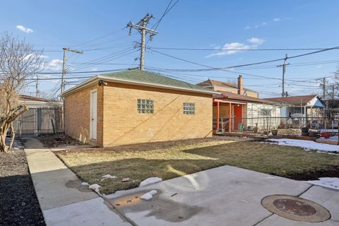 Tiny photo for 5547 N California Avenue, Chicago, IL 60625 (MLS # 12585187)