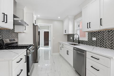 Tiny photo for 5547 N California Avenue, Chicago, IL 60625 (MLS # 12585187)