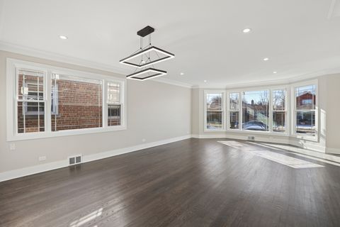 Tiny photo for 5547 N California Avenue, Chicago, IL 60625 (MLS # 12585187)