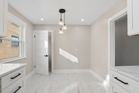 Tiny photo for 5547 N California Avenue, Chicago, IL 60625 (MLS # 12585187)