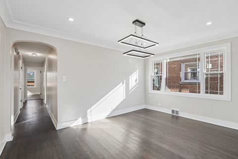 Tiny photo for 5547 N California Avenue, Chicago, IL 60625 (MLS # 12585187)