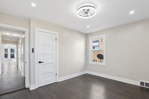 Tiny photo for 5547 N California Avenue, Chicago, IL 60625 (MLS # 12585187)