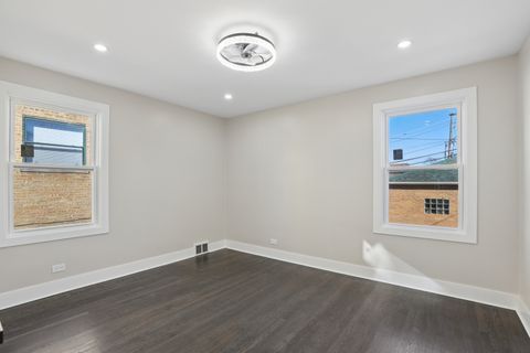 Tiny photo for 5547 N California Avenue, Chicago, IL 60625 (MLS # 12585187)