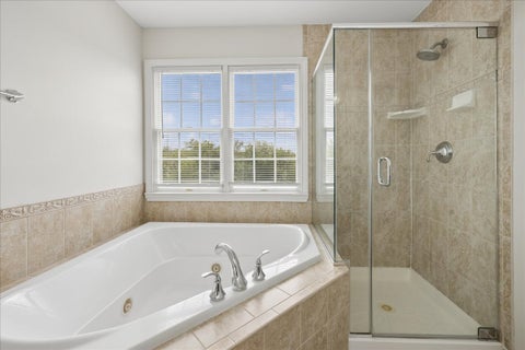 Tiny photo for 17 Harborside Way, Hawthorn Woods, IL 60047 (MLS # 12719404)