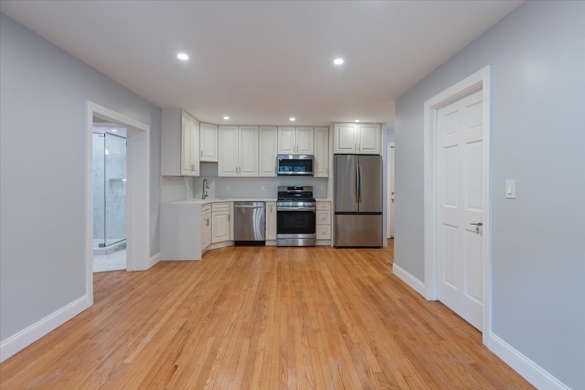 1441 W Farwell Avenue 3E