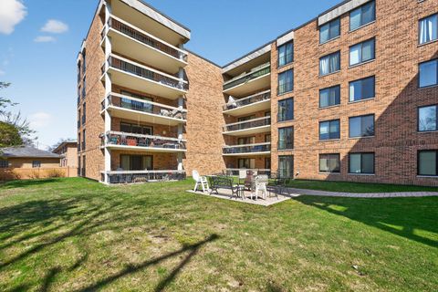 Tiny photo for 1020 N Harlem Avenue #1E, River Forest, IL 60305 (MLS # 12596392)