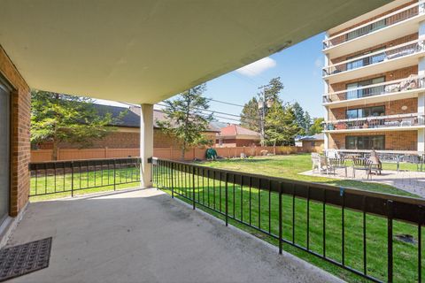 Tiny photo for 1020 N Harlem Avenue #1E, River Forest, IL 60305 (MLS # 12596392)