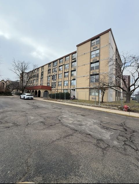 4351 W 76th Street C1504 Chicago IL 60652