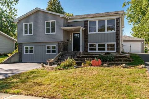 Tiny photo for 7924 WESTVIEW Lane, Woodridge, IL 60517 (MLS # 12489087)