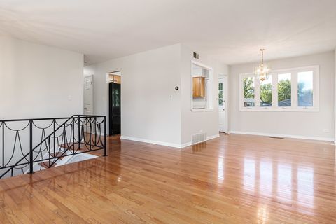 Tiny photo for 7924 WESTVIEW Lane, Woodridge, IL 60517 (MLS # 12489087)