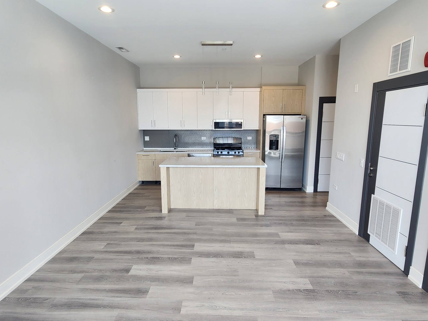 2406 W Armitage Avenue 202