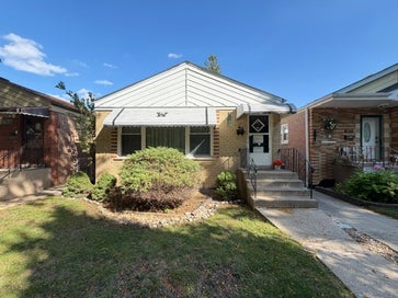 4821 S Leamington Avenue Chicago IL 60638