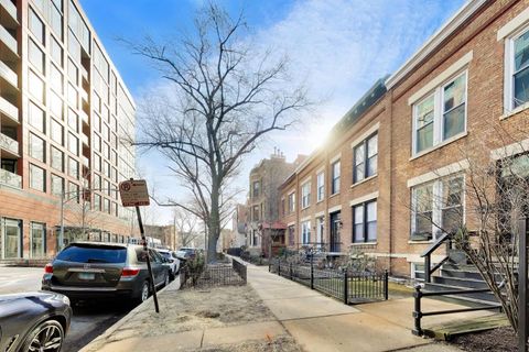 Tiny photo for 941 W Altgeld Street, Chicago, IL 60614 (MLS # 12609417)