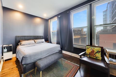 Tiny photo for 941 W Altgeld Street, Chicago, IL 60614 (MLS # 12609417)