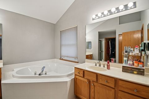 Tiny photo for 14355 Spring Meadow Court, Libertyville, IL 60048 (MLS # 12516778)