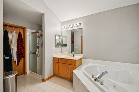 Tiny photo for 14355 Spring Meadow Court, Libertyville, IL 60048 (MLS # 12516778)