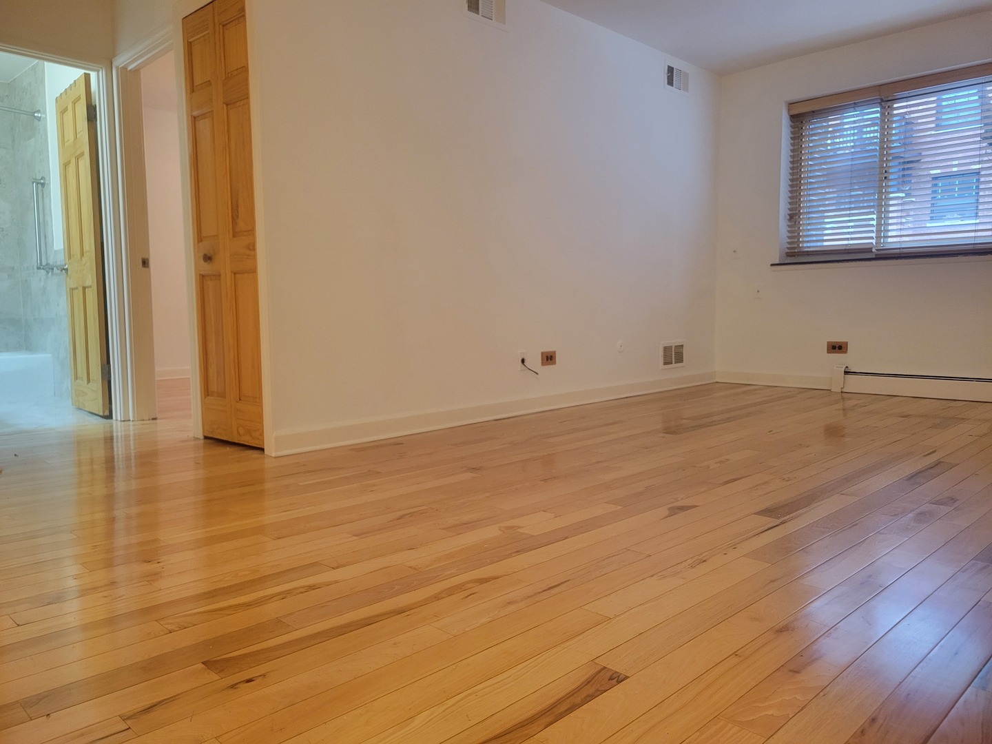 515 W Wrightwood Avenue 207