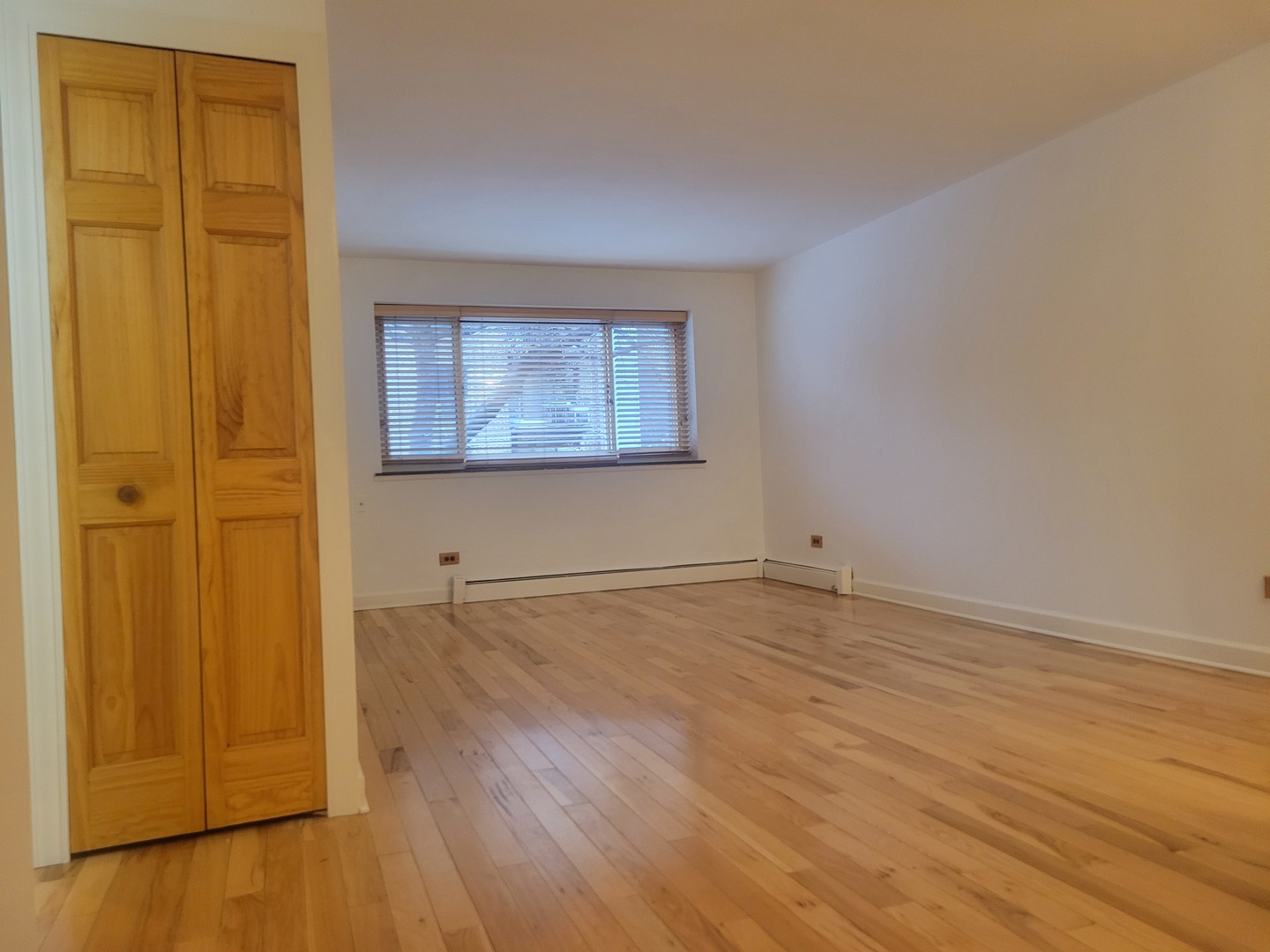 515 W Wrightwood Avenue 207