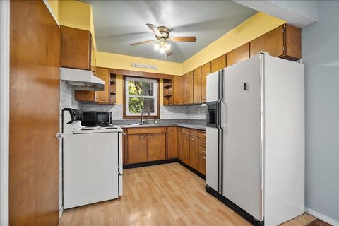 Tiny photo for 803 Marion Street, Bloomington, IL 61701 (MLS # 12466486)