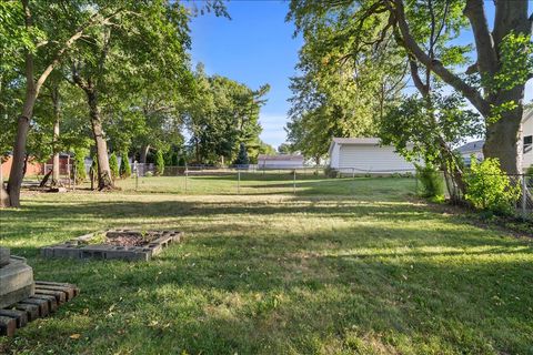 Tiny photo for 803 Marion Street, Bloomington, IL 61701 (MLS # 12466486)